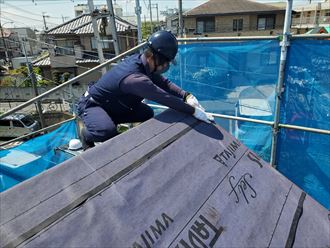 屋根カバー工事にて大屋根のルーフィング敷設完了