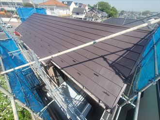 スーパーガルテクトフッ素を使用した屋根カバー工事が完了