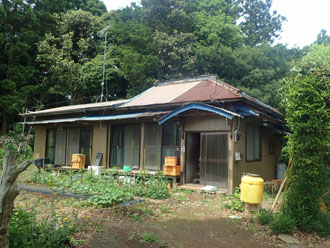 トタン屋根の張り替え工事を検討している建物