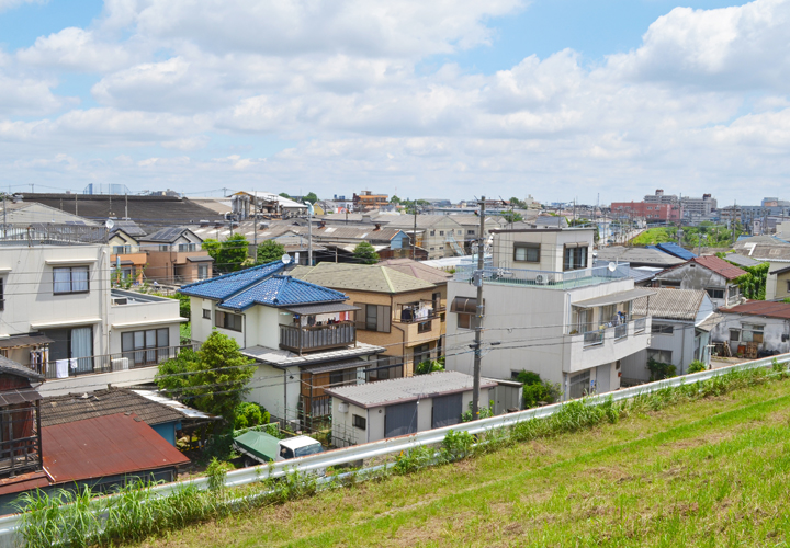 屋根の葺き替えやカバー工事をご検討中の方へ。人気のある屋根材をランキング形式でご紹介！