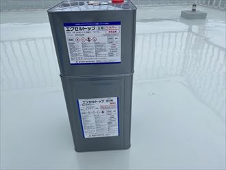 ウレタン塗膜防水工事にてトップコートで仕上げます