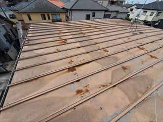 瓦棒屋根の劣化により雨漏りが発生