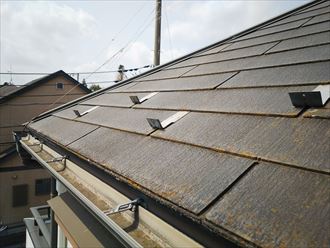 スレート屋根の塗膜の剥がれにより防水性が低下