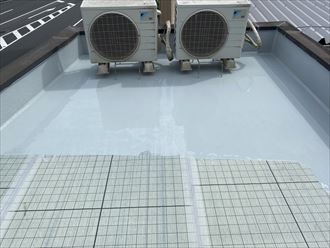 ウレタン塗膜防水通気緩衝工法にて陸屋根防水工事を実施、ＤＳカラー・ゼロを使用