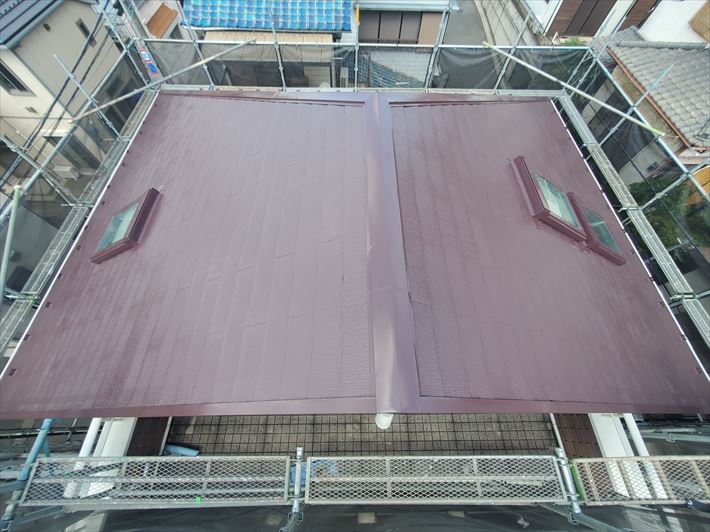 船橋市夏見にて日本ペイントのファインパーフェクトベストを使用した屋根塗装工事 色はニューワインになります