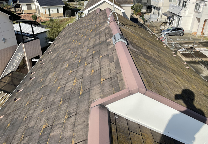 屋根カバー工事をご検討中のスレート屋根