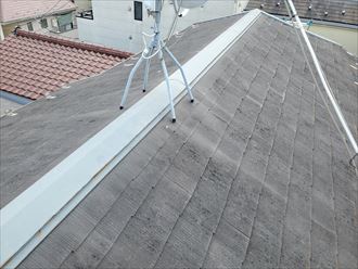 防水性が低下しているスレート屋根の調査