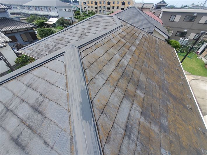 棟板金交換工事と屋根と負う工事が必要なスレート屋根