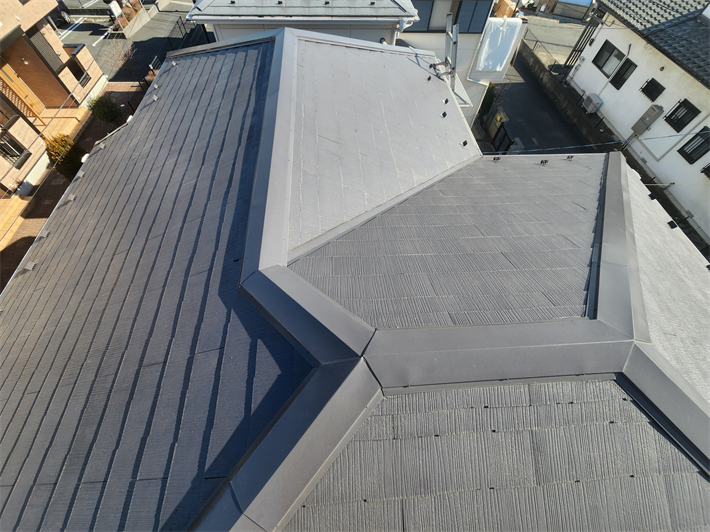 棟板金交換工事と屋根塗装工事の定期点検