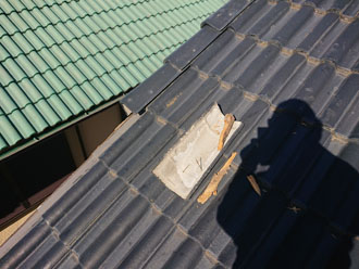 屋根の破損部分