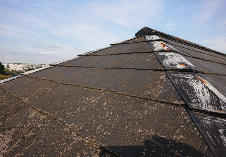 塗膜の劣化したスレート屋根