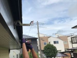 水糸で取付位置を確認