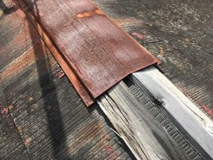 棟板金の剥がれ