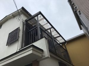 ベランダ屋根の損壊状況