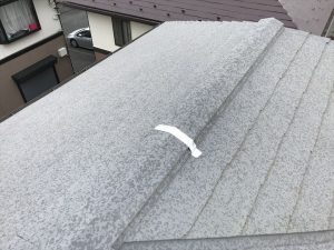 棟板金のテープによる応急補修