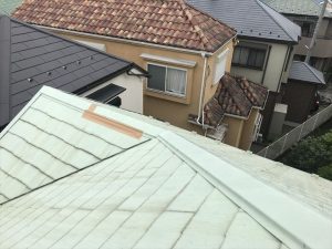 棟板金の部分交換を行います