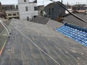 勾配の緩めのスレート屋根