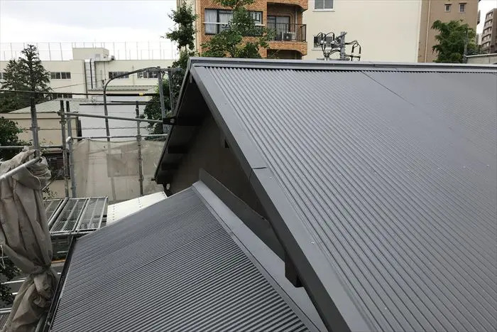 金属製波板屋根