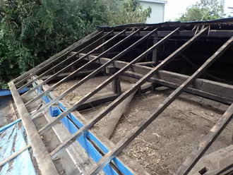 葺き替え工事-既存の屋根を撤去