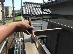 テラス屋根樋の清掃