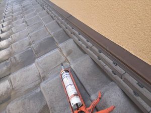 瓦のズレ防止のシーリング