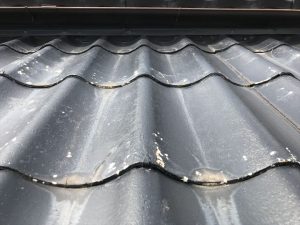 瓦Uの屋根材表面の剥離症状