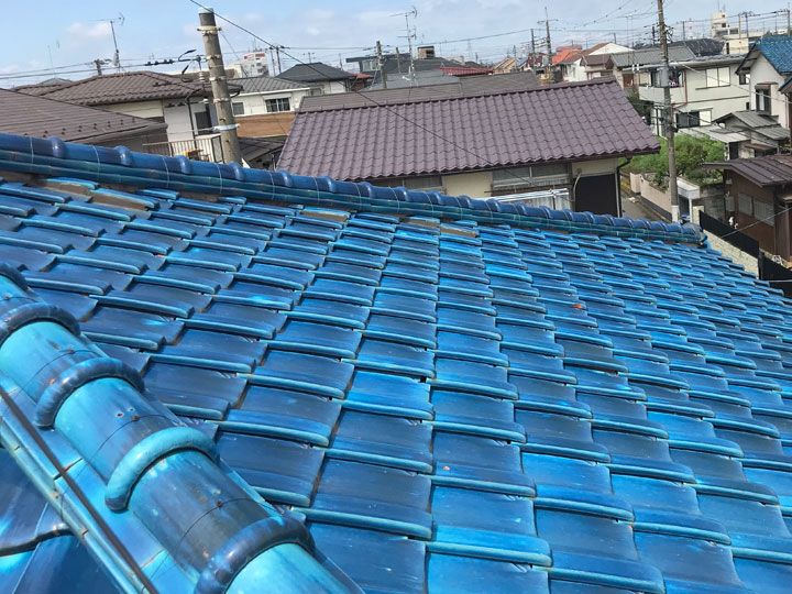 瓦屋根にはカバー工法は行えません