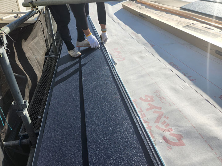 スーパーガルテクトを使用した屋根リフォーム