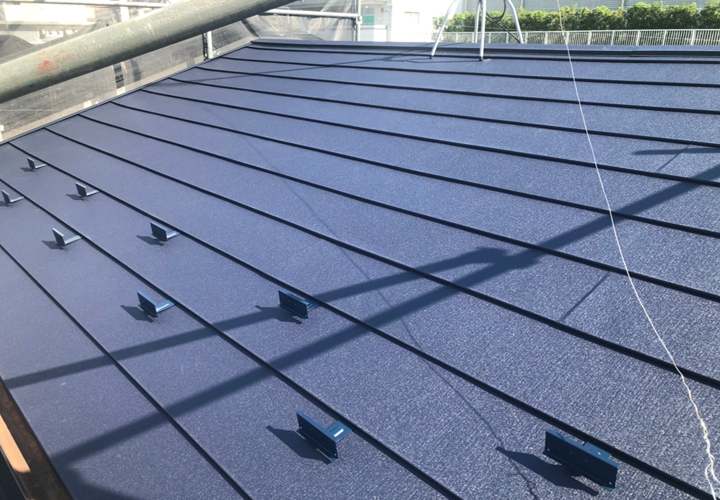 ガルバリウム鋼板製屋根材を用いた屋根