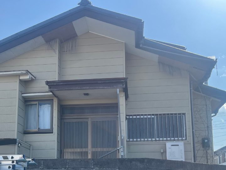 軒天が剥がれてしまったお住まい