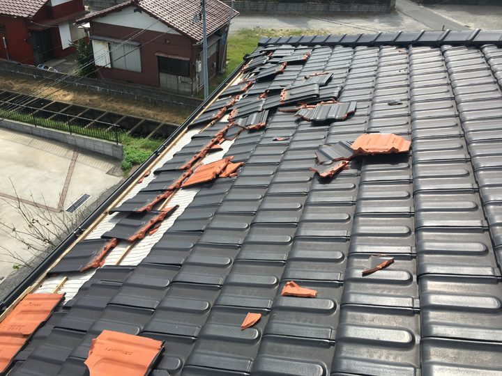 台風で飛散した瓦