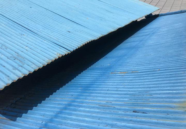 波板トタンの屋根