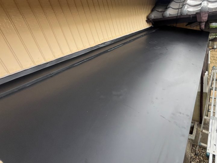 カバー工法による霧除けの修理が完工