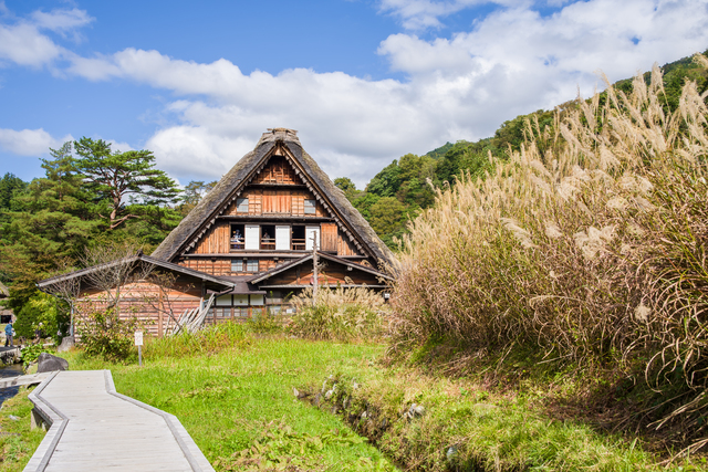 茅葺屋根の住まい