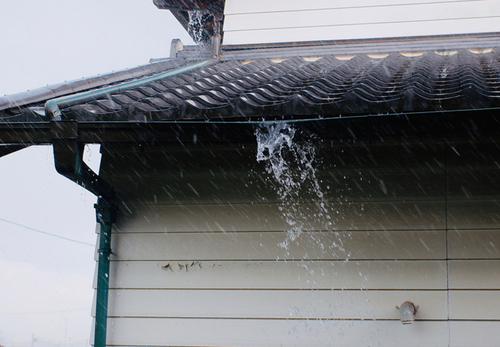 雨どいからの溢水