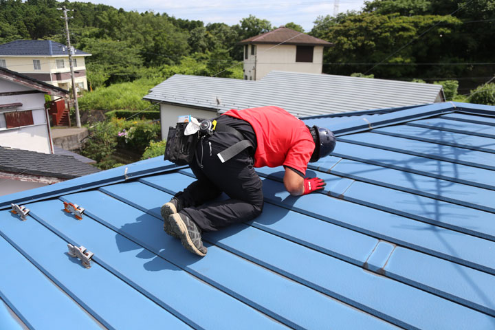 屋根点検の様子