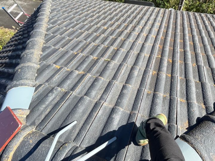 劣化が進行したセメント瓦屋根