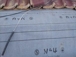 新規の防水紙（ルーフィング）を敷設