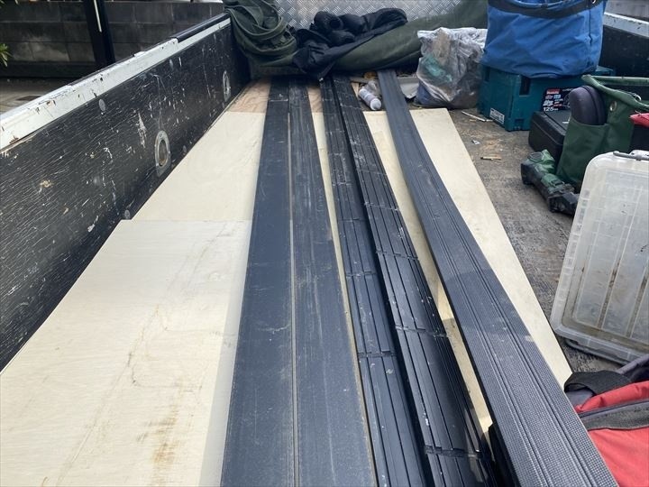 工事に使用する「樹脂製貫板」を用意