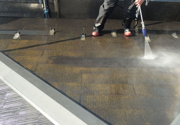 屋根の高圧洗浄