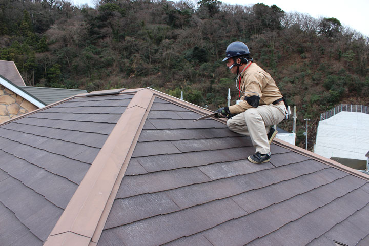 棟板金の点検の様子
