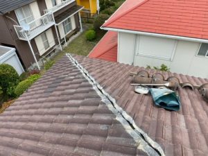 棟の瓦を撤去後