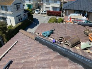 南蛮漆喰で土台形成する作業風景