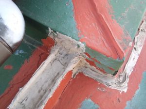 コーキングによる補修跡