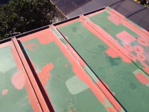 瓦棒の屋根は劣化が確認できる状態