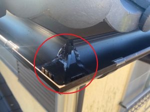 ジョイント部を雨樋用ボンドで接合