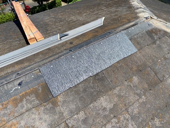 新しいスレート瓦を設置