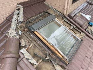 周囲の瓦を取り外し