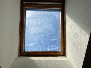 雨漏りした天窓を点検調査