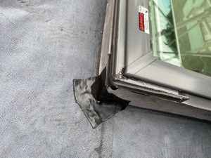 日本ベルックス製の指定防水紙を敷設